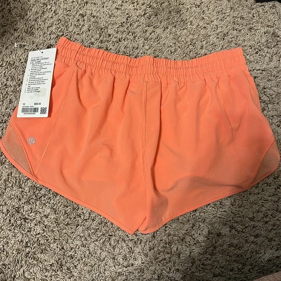 Lululemon Hotty Hot LR Short 2.5” Lined - Picture 3 of 5
